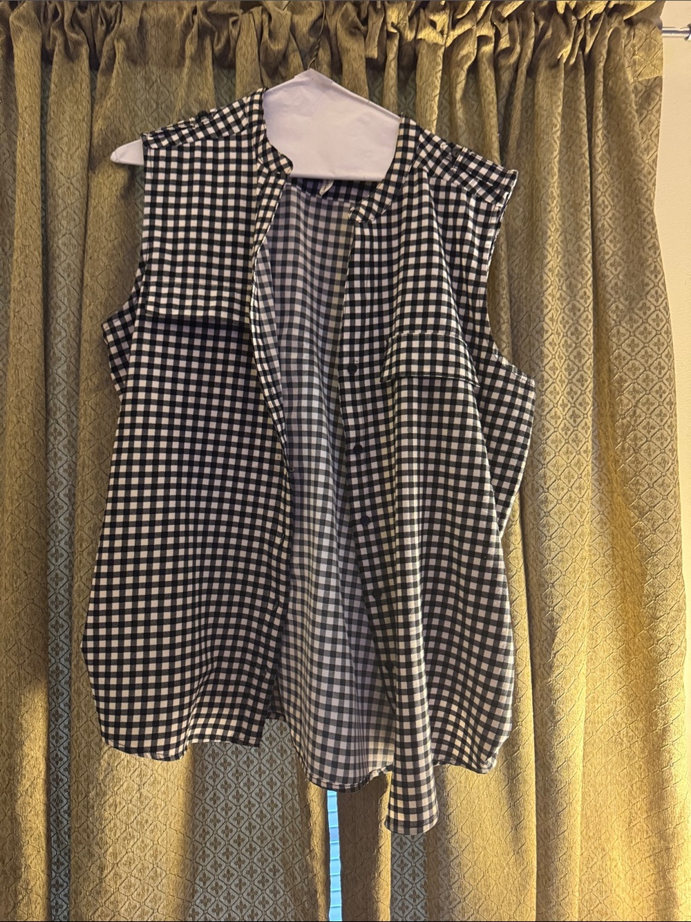 NY Collection Black & White Gingham Sleeveless Button-Front Top